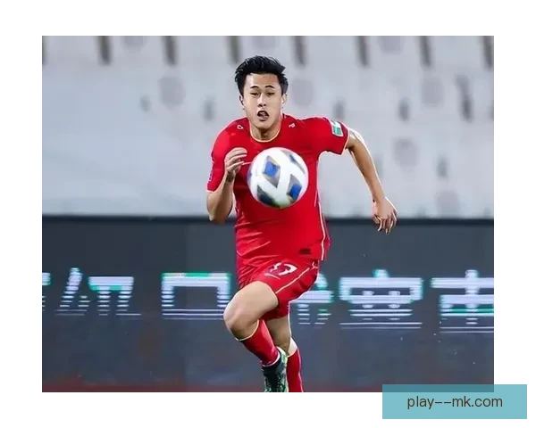 戴伟浚在上海申花难获稳定出场时间引发球迷热议与未来去向猜想